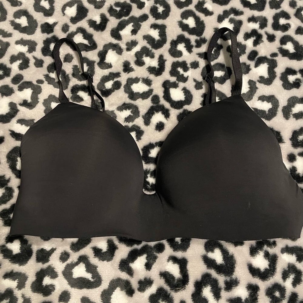 Black 🖤 T-Shirt Lightly Lined Wireless Bra 34DD